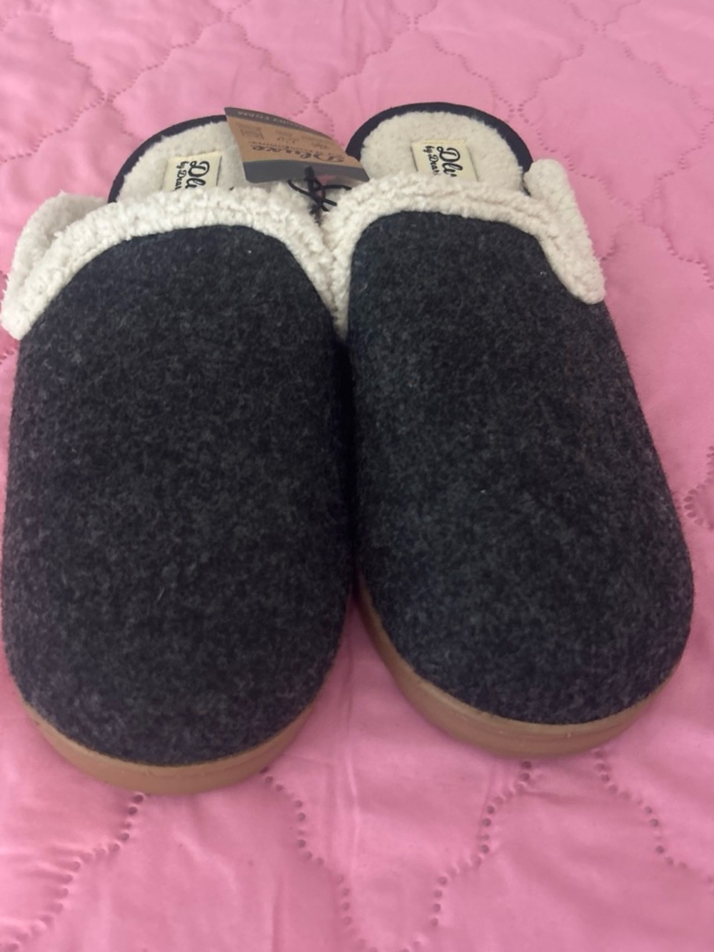dearfoams Women Charcoal and Cream Slip-On Fleece-Lined Slippers